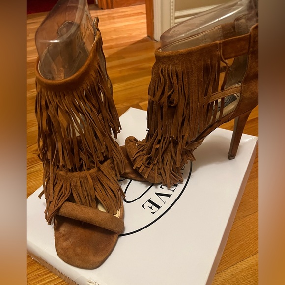 Fringe Sandals - Picture 2 of 3